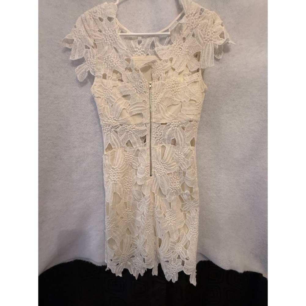 Romeo + Juliet Couture Cream‎ Floral Lace Cap Sleeve Sheath Ivory Dress Small - Picture 7 of 10